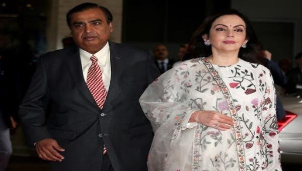 Vợ chồng tỷ phú người Ấn Độ Mukesh Ambani. 