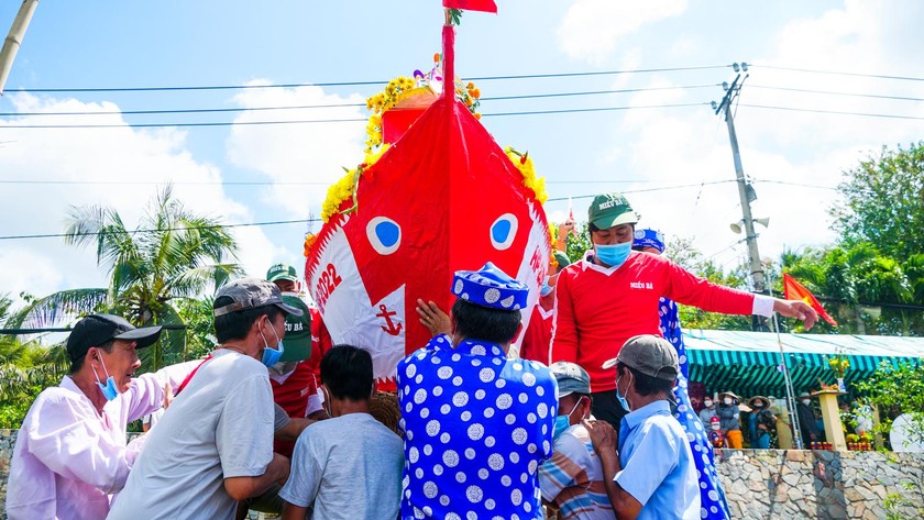 Một nghi lễ trong Lễ hội Tống Ôn. 