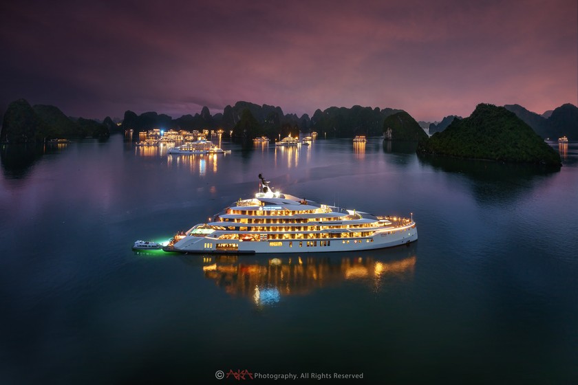 Hải trình độc bản "Hành trình Di sản Hạ Long" do Đội du thuyền Grand Pioneers Cruise của Việt Thuận Group thực hiện. 