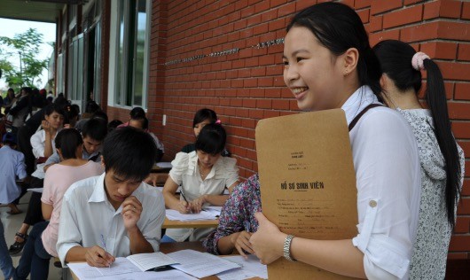 Thí sinh làm hồ sơ tuyển sinh tại Hội đồng tuyển sinh Đại học Huế 