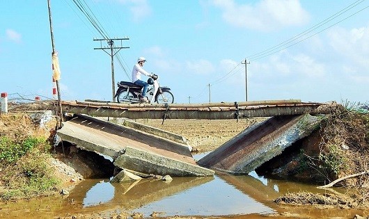 Thừa Thiên Huế: Cống sập sau lũ, nguy hiểm rình rập người dân