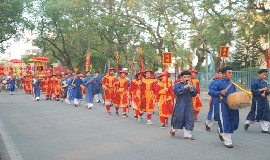 Lễ rước tô vinh nghệ nhân, làng nghề tại Festival Nghề truyền thống Huế 2017