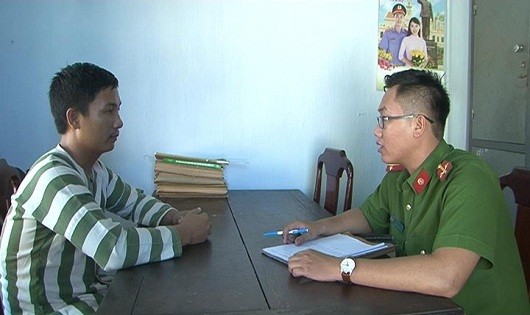 Đối tượng Nguyễn Văn Nhật tại cơ quan điều tra. (ảnh: B.N)