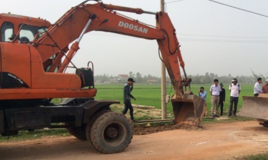 Đơn vị thi công ra quân trong lễ khởi công

.
