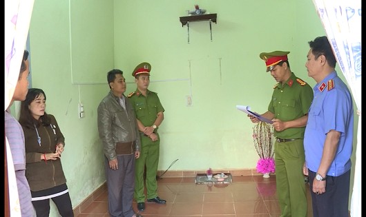 Cơ quan điều tra đọc lệnh bắt Hồ Văn Nhớ 