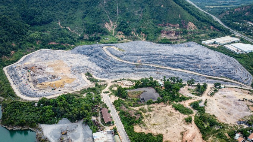 Bãi rác Khánh Sơn (Đà Nẵng) đang đối mặt với nguy cơ quá tải.