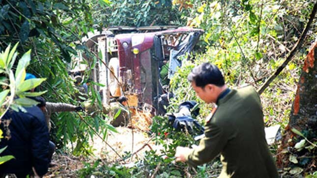 Ô tô khách mất lái trên đèo Pha Đin, lao xuống vực sâu