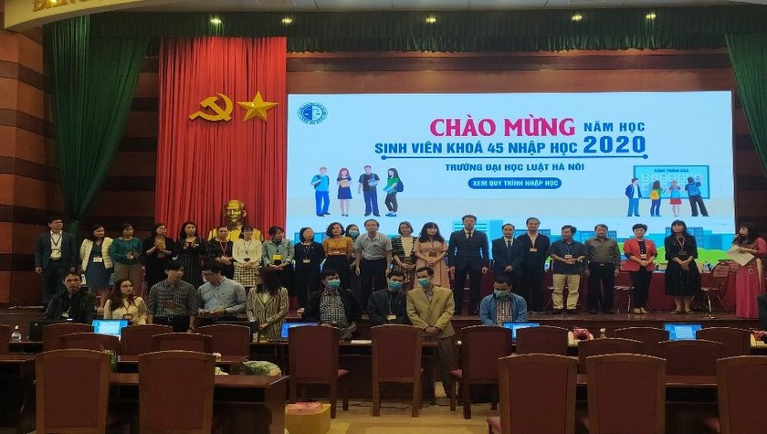 Đại học Luật Hà Nội chào đón tân sinh viên khóa 45 nhập học