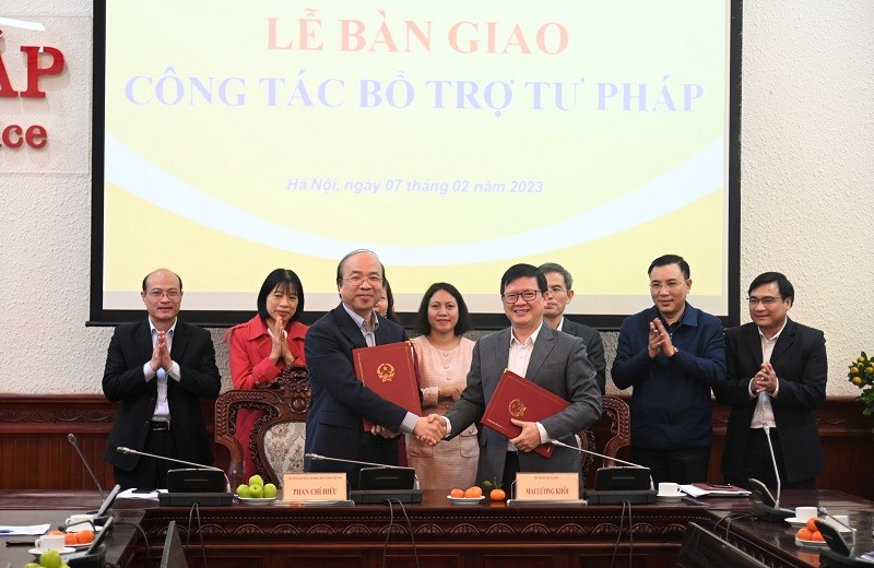 Lễ bàn giao công tác bổ trợ tư pháp
