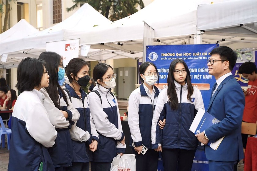 30 điểm trúng tuyển ngành "hot" nhất Trường Đại học Luật Hà Nội