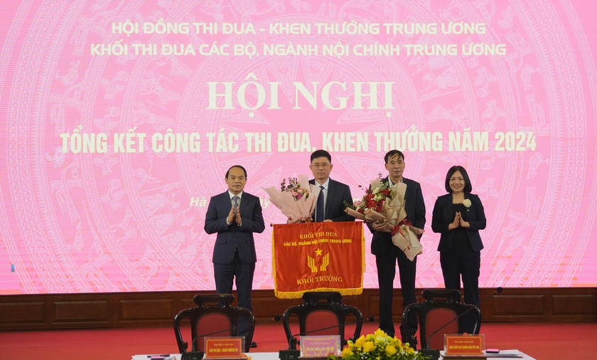 Hội nghị bầu chọn và bàn giao nhiệm vụ cho Khối trưởng – Khối Phó Khối thi đua năm 2025.