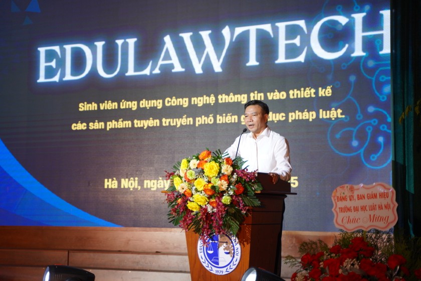 TS Chu Mạnh Hùng phát biểu tại đêm chung kết.