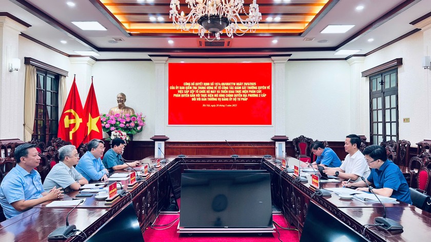 Đoàn giám sát thường xuyên của Ủy ban Kiểm tra Trung ương làm việc với Ban Thường vụ Đảng ủy Bộ Tư pháp về việc triển khai Kế hoạch giám sát thường xuyên và công bố quyết định giám sát.