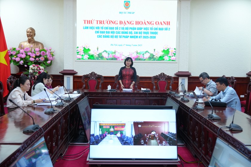Toàn cảnh buổi làm việc.