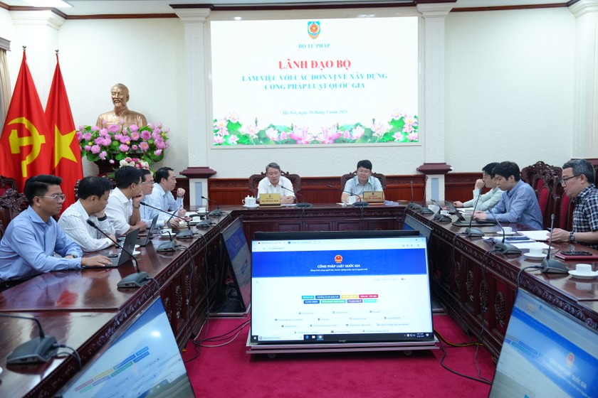 Bộ trưởng Nguyễn Hải Ninh, Thứ trưởng Nguyễn Thanh Tịnh làm việc với các đơn vị về xây dựng Cổng Pháp luật quốc gia.