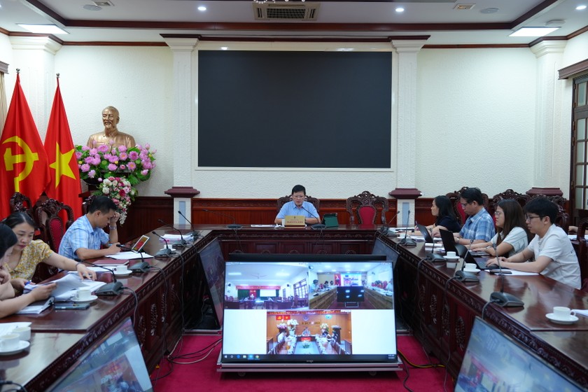 Toàn cảnh buổi làm việc.
