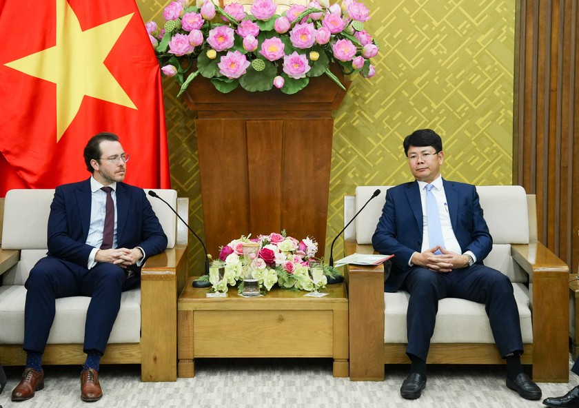 Thứ trưởng Nguyễn Thanh Tịnh tiếp ông Florian C. Feyerabend, nguyên Trưởng đại diện Viện KAS tại Việt Nam. 