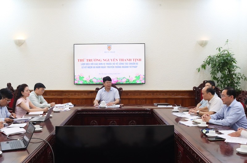 Toàn cảnh buổi làm việc.