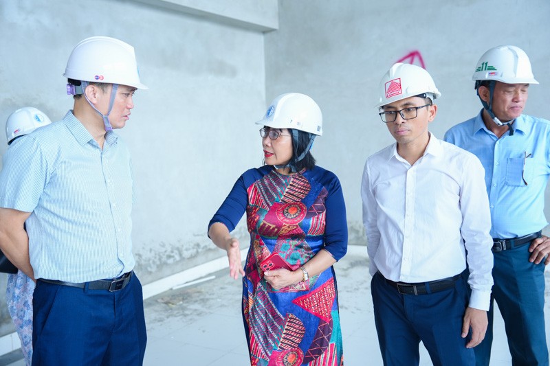 Thứ trưởng Đặng Hoàng Oanh đi kiểm tra thực địa tại các hạng mục chính của dự án.