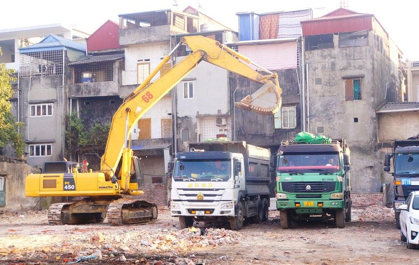 Thi công động thổ Dự án Trung tâm mua sắm Phú Quý Thăng Long Plaza.