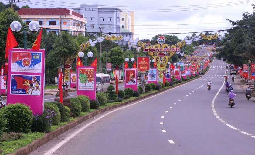 Thành phố Gia Nghĩa rực rỡ cờ hoa chào mừng ngày hội toàn dân. 