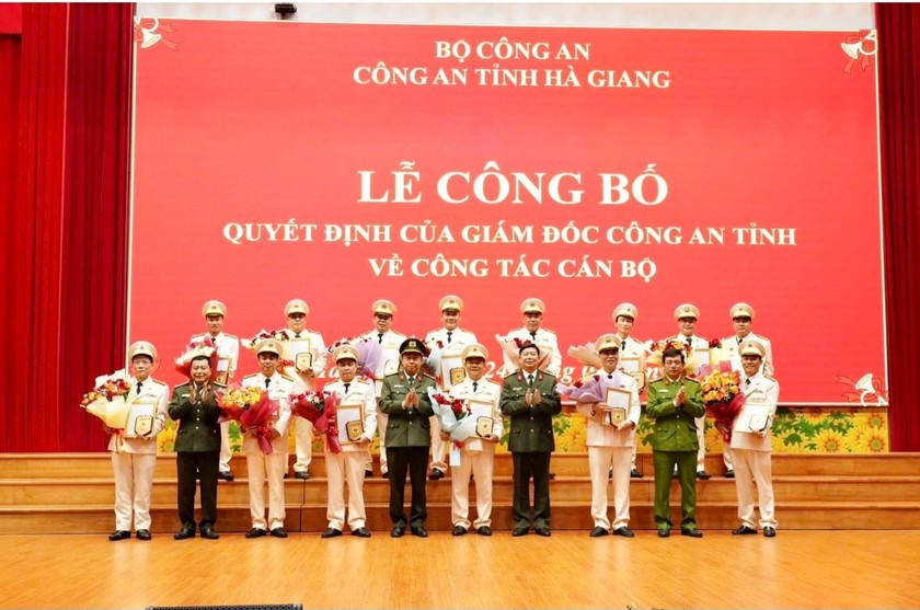 Hà Giang: 14 lãnh đạo cấp phòng Công an tỉnh Hà Giang tình nguyện nghỉ hưu trước tuổi