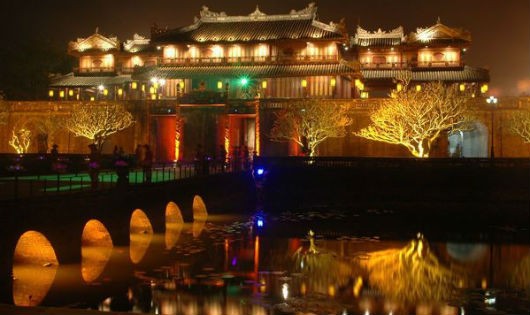 Hấp dẫn Đại nội Huế về đêm