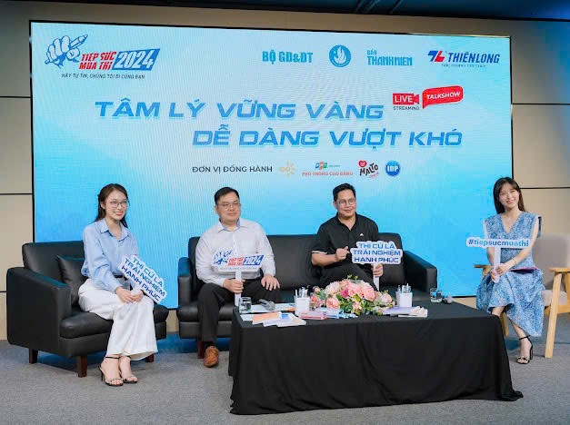 Các chuyên gia, các đại sứ “gỡ rối” mùa thi 2025. (Ảnh: Đ.Hải)