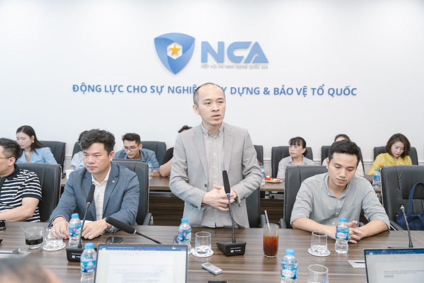 Ông Vũ Ngọc Sơn - Trưởng ban Nghiên cứu Công nghệ, Hiệp hội An ninh mạng quốc gia chia sẻ tại tọa đàm. (Ảnh: NCA)