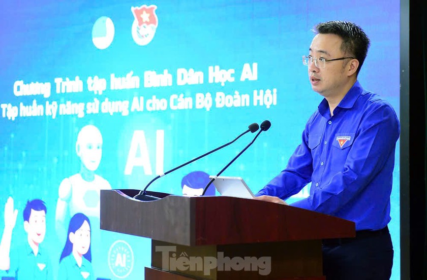 Ông Nguyễn Tường Lâm - Bí thư Trung ương Đoàn, Chủ tịch Hội Liên hiệp Thanh niên Việt Nam phát biểu tại chương trình (Ảnh: X.Tùng)