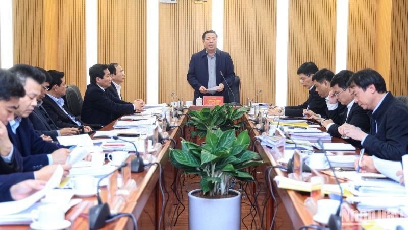 Bộ Xây dựng triển khai thực hiện các nhóm các nhiệm vụ, quyền hạn theo quy định của Luật Tổ chức Chính phủ.
