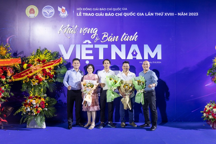 Nhóm tác giả Báo Pháp luật Việt Nam (Ảnh: Quang Vinh)