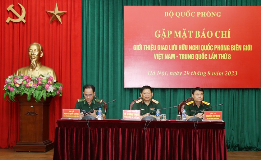 Lãnh đạo Bộ Quốc phòng thông tin đến báo chí 