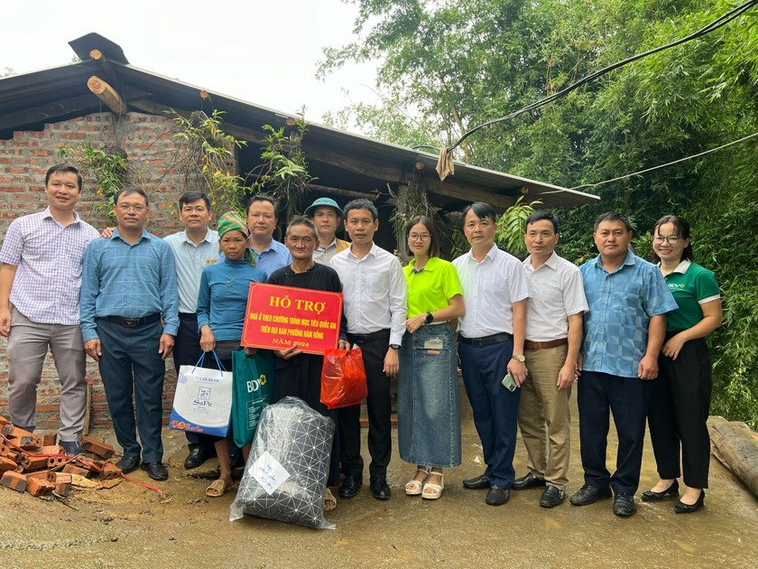 Khánh thành ngôi nhà mới cho hộ gia đình ông Má A Lứ, tổ 2 phường Hàm Rồng, thị xã Sa Pa, tỉnh Lào Cai.