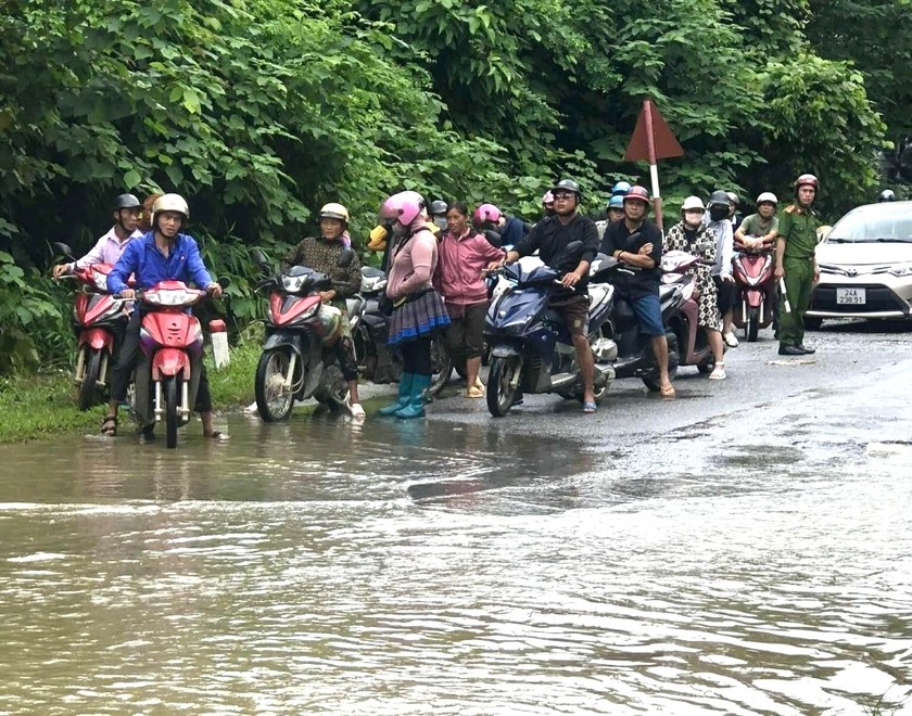 Ngập lụt nhiều nơi do mưa lớn tại Lào Cai