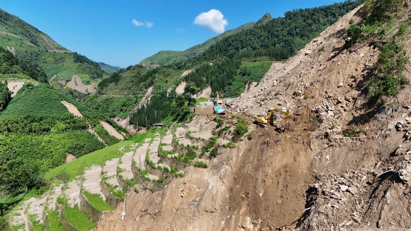 Toàn huyện có 21 công trình thủy lợi bị sạt lở đầu mối, sạt tuyến kênh.