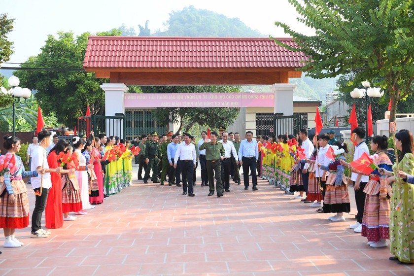 Bộ trưởng Bộ Công an Lương Tam Quang dự Ngày hội Đại đoàn kết toàn dân tộc tại Lào Cai