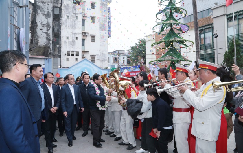 Thủ tướng Phạm Minh Chính chúc mừng Giáng sinh tại Giáo xứ Lào Cai.