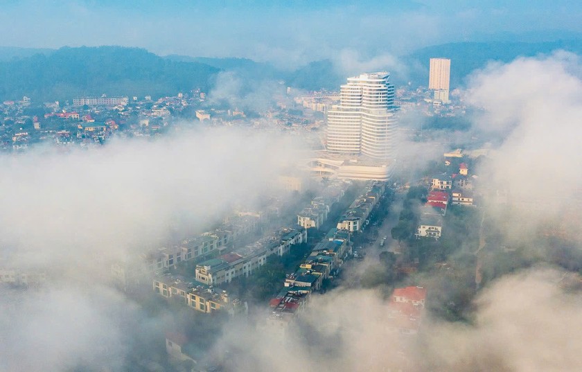 Thành phố Lào Cai - Ngày mây ngang qua phố