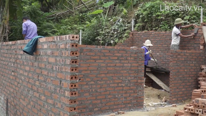 Việc xóa nhà tạm trong quá trình xây dựng thành phố văn minh, chính quyền thành phố Lào Cai đã triển khai đồng bộ nhiều giải pháp cụ thể, mang lại hiệu quả thiết thực. Việc xóa nhà tạm trong quá trình xây dựng thành phố văn minh, chính quyền thành phố Lào Cai đã triển khai đồng bộ nhiều giải pháp cụ thể, mang lại hiệu quả thiết thực.