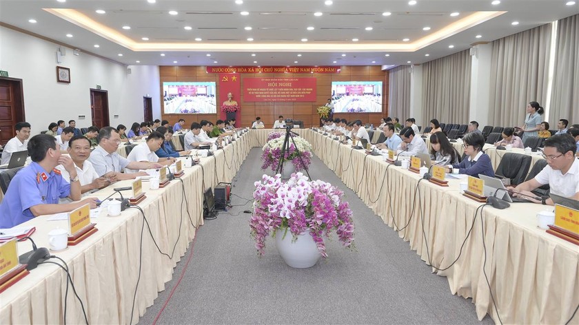 Hội nghị được tổ chức theo hình thức trực tiếp kết hợp với trực tuyến.