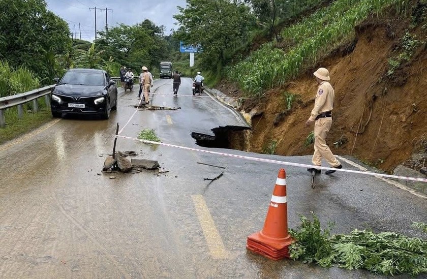 Lai Châu: Mưa lớn kéo dài gây sạt lở nghiêm trọng trên Quốc lộ 4D
