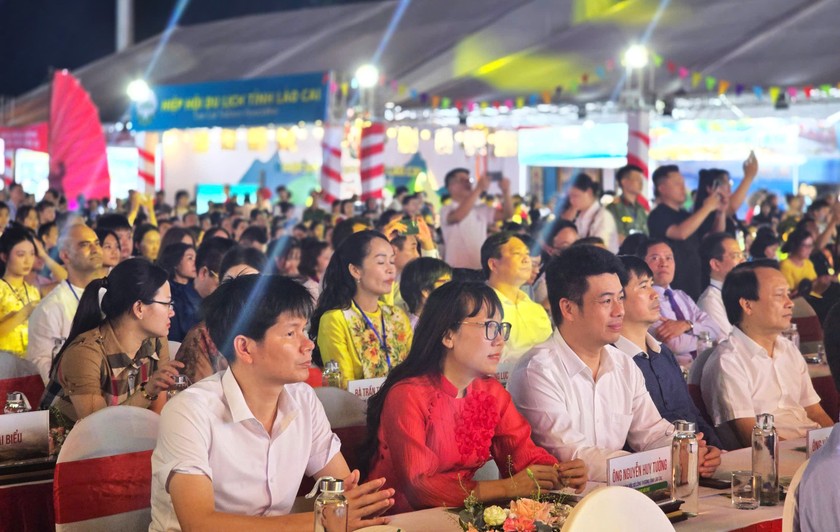 Hội chợ có sự tham dự của đông đảo nhân dân, du khách trong nước và quốc tế. Hội chợ có sự tham dự của đông đảo nhân dân, du khách trong nước và quốc tế.