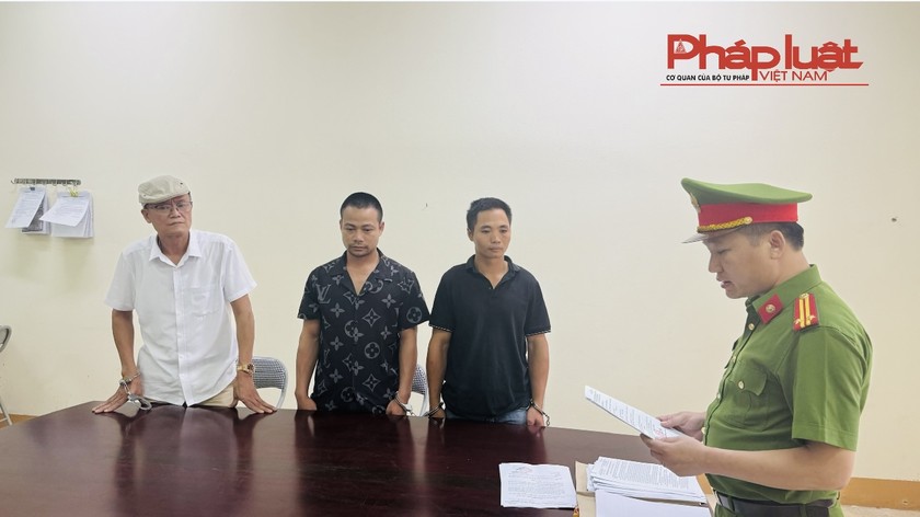 Khởi tố 4 đối tượng về hành vi 'Vi phạm các quy định về quản lý, khai thác, bảo vệ rừng và lâm sản'