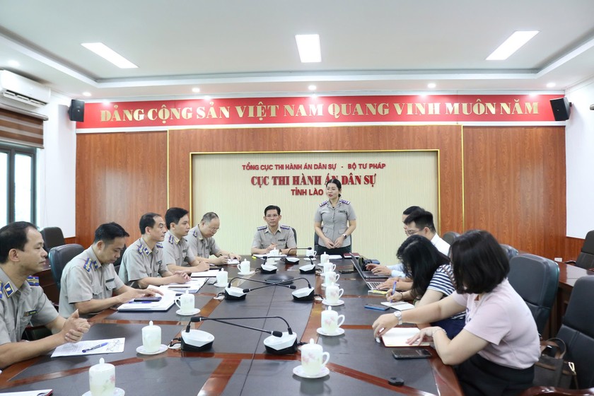 Quang cảnh buổi làm việc