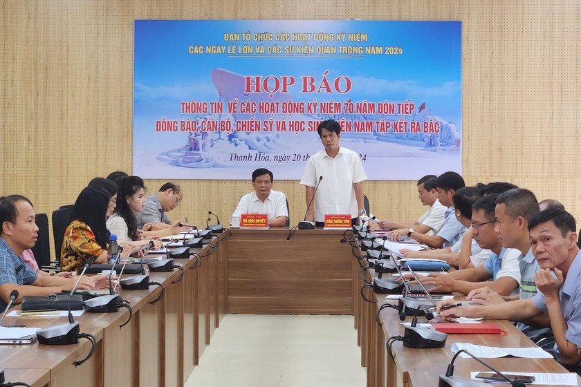 Toàn cảnh buổi họp báo.