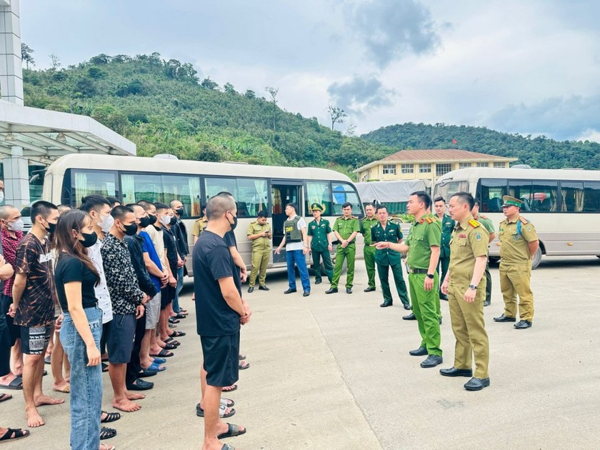 Giải cứu, đưa 36 người Việt Nam từ trong Đặc khu kinh tế Bò kẹo ở Tam giác vàng về nước an toàn. Ảnh: CAHT