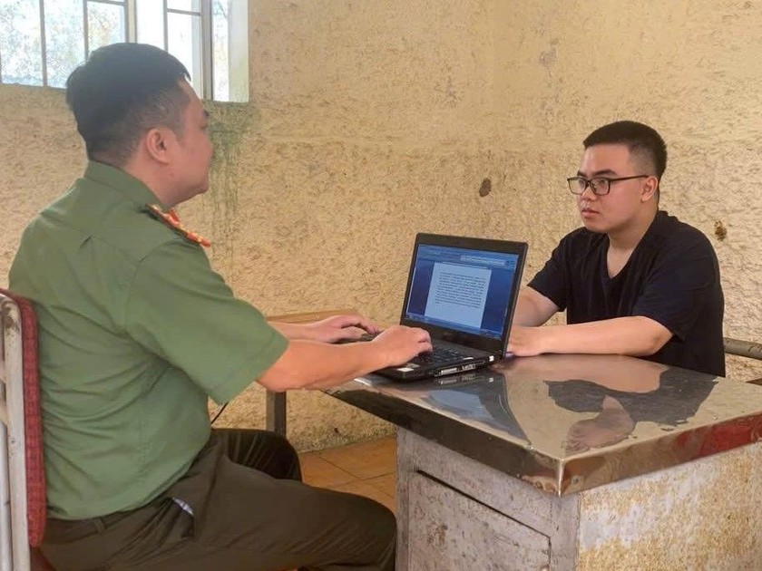Trần Quang Huy tại cơ quan điều tra. Ảnh: CAHT