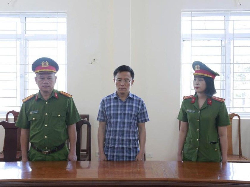Chủ tịch UBND xã Lộc Yên Nguyễn Văn Hưng bị khởi tố bị can, bắt tạm giam 3 tháng về tội “Vi phạm quy định về quản lý, sử dụng tài sản Nhà nước gây thất thoát, lãng phí”. Ảnh: CAHT