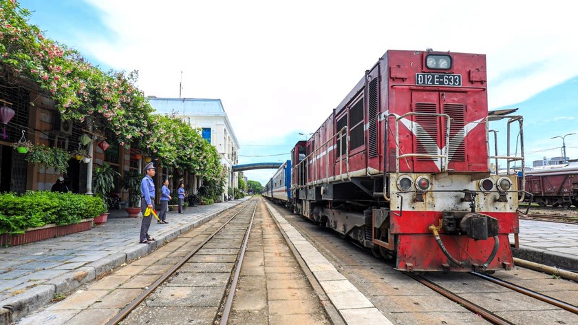 Dự án đường sắt Lào Cai – Hà Nội – Hải Phòng có tổng chiều dài 46,18 km tuyến chính và 20,57 km tuyến nhánh đi qua địa bàn TP Hải Phòng.